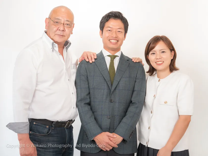 左より、若色 亨昌(若色写真事務所)、中野 壮一郎(美容堂)、Miwa(美容堂)