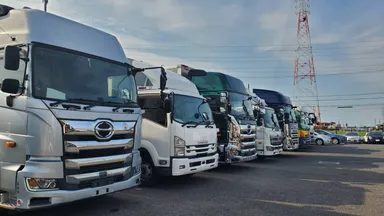 トラックアルデ本社ヤード(1)
