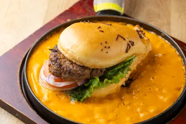 鉄板チーズグリルかばさんバーガー 1,300円(税込)
