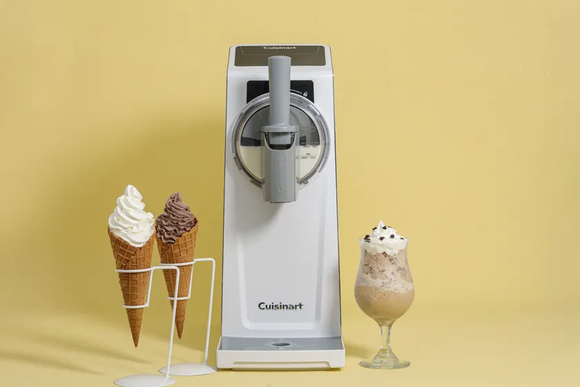 混ぜた材料を入れるだけで好みのアイスやドリンクが完成