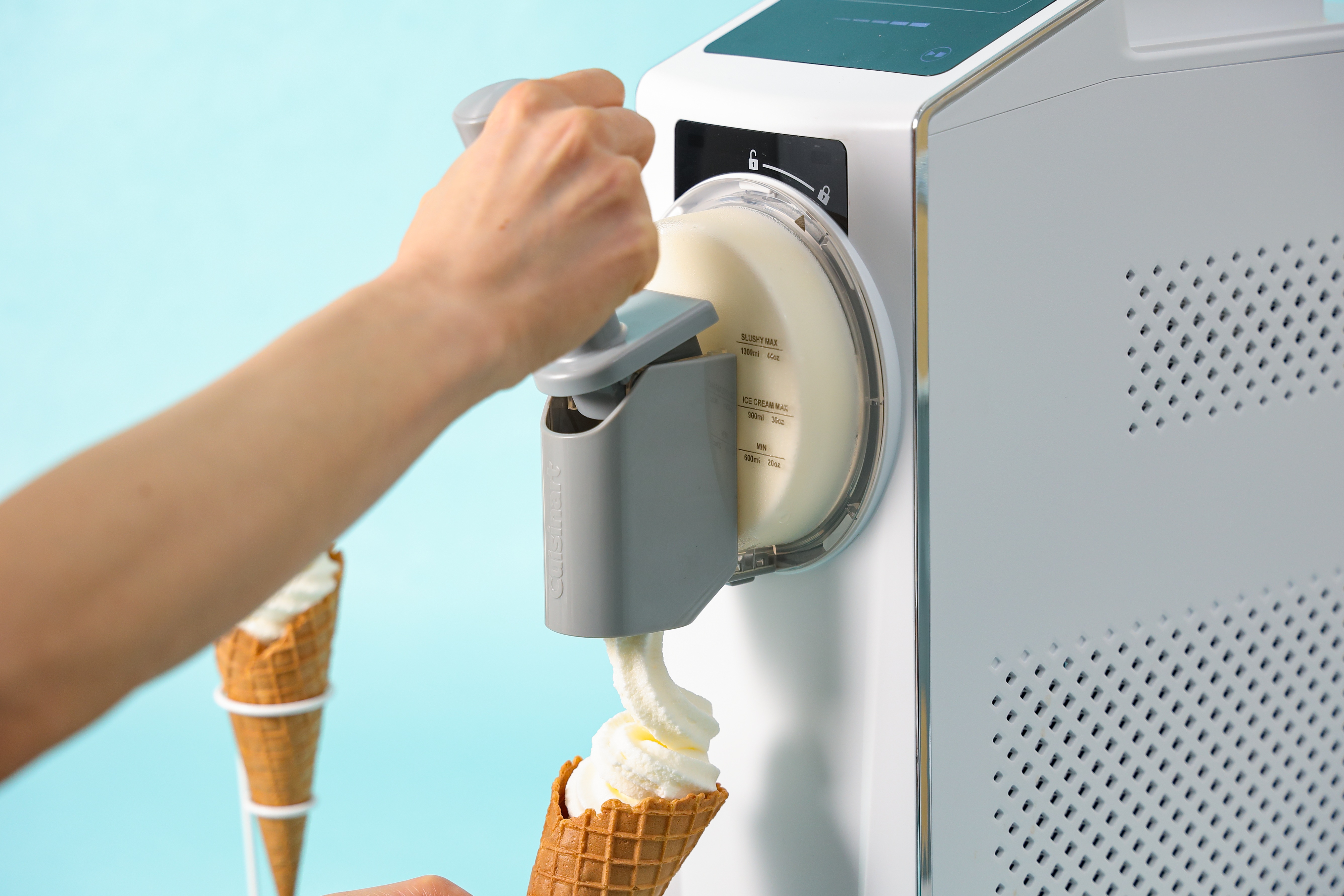 おうちでソフトクリーム」の夢が叶う！ クイジナート「フローズン