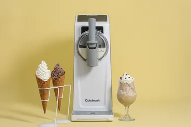 混ぜた材料を入れるだけで好みのアイスやドリンクが完成