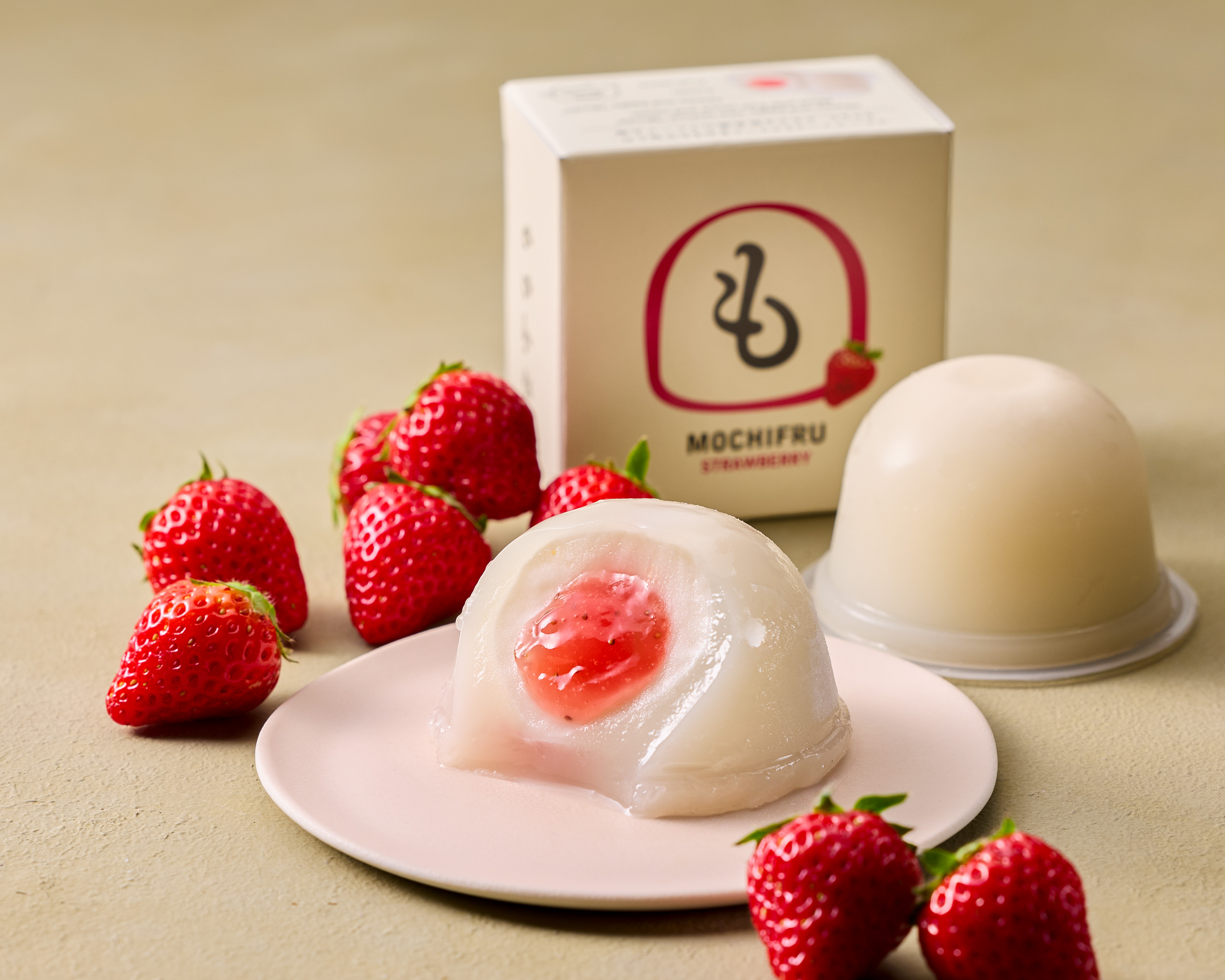 もちもち・ぷるぷるの新食感 フルーツ大福『もちふる』を空港先行販売
