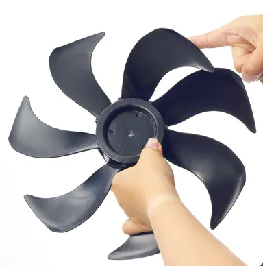 自然でやさしい風を追求した結果、やわらかい羽根にたどりつきました