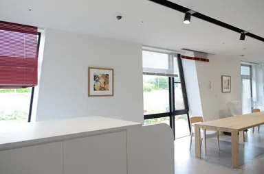 日当りの良い共同生活室