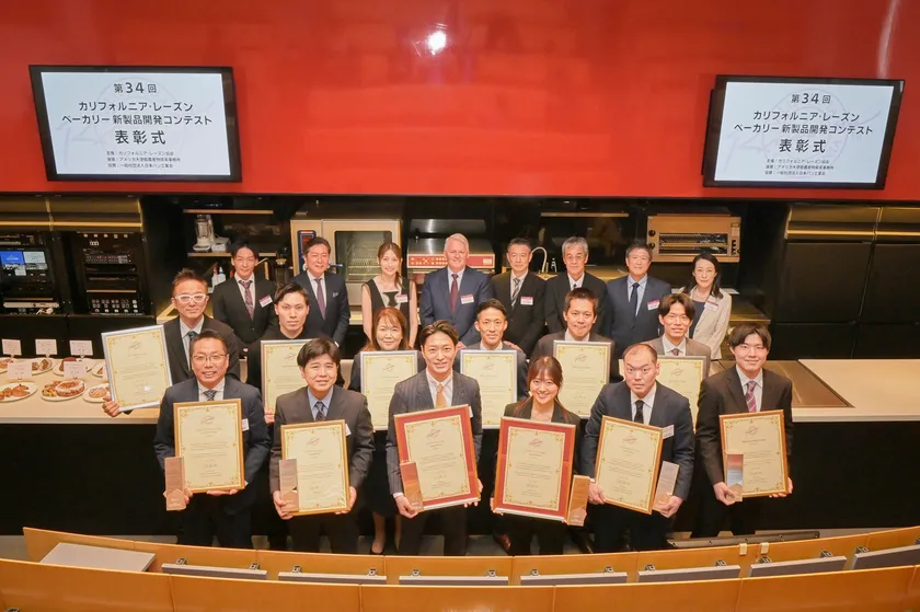 ファイナリストと審査員