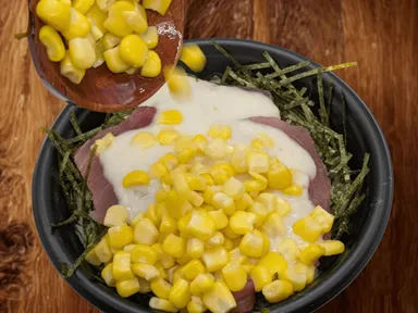 たっぷりとろろからのとうもろこしかけ放題のまぐろ飯
