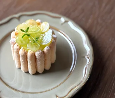 「菓子工房 ichi」の「シャルロット エテ」