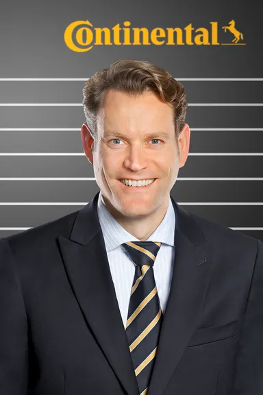 タイヤ部門統括担当のニコライ・ゼッツァー