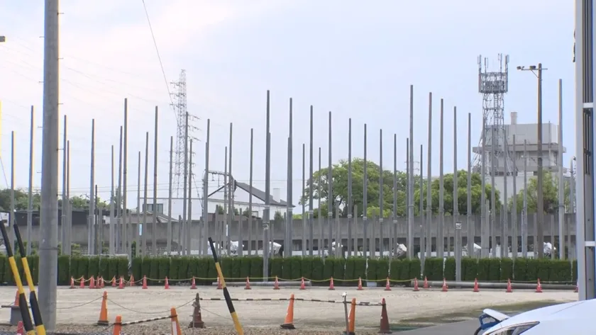 住宅街に電柱だらけの謎とは?