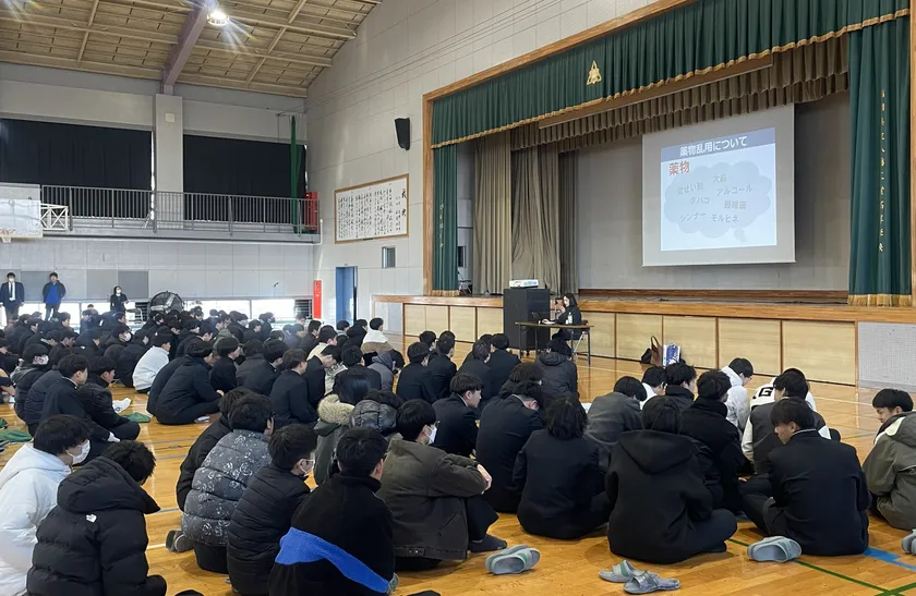 全校生徒向けの薬物乱用防止教室の様子