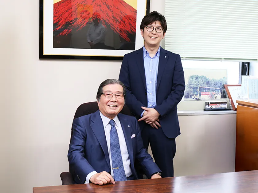 代表取締役会長 岩崎 安利(2026年7月7日就任) 代表取締役社長 岩崎 弘利(同日就任)