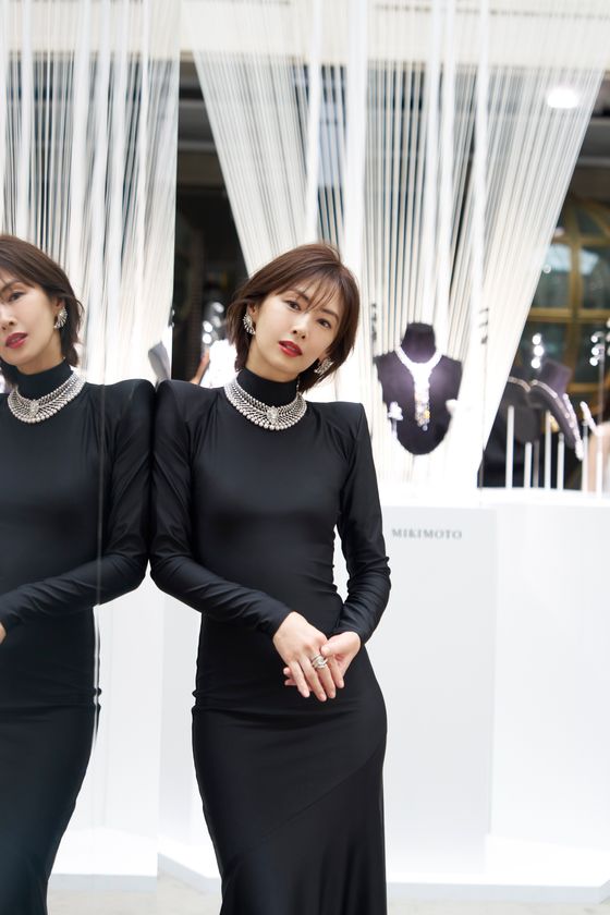 北川景子、神宮寺勇太 パリ・オートクチュール・コレクションに来場!
ハリウッド俳優 ミシェル・ヨー、渡辺謙ら集結!
ミキモトの新作ハイジュエリーで煌めきを纏う。
それぞれの“美”が際立つ多彩なドレスアップスタイルで登場。
静寂から解き放たれる光を描いた新作ハイジュエリー「L'eclat」発表