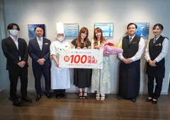 100万人目ご利用者様 記念撮影