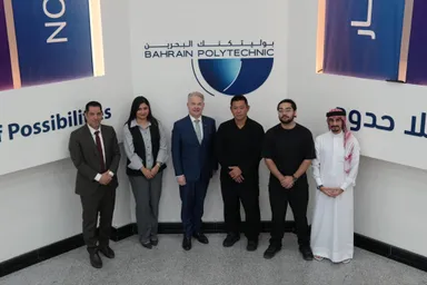 Bahrain Polytechnic 大学キャンパスにて