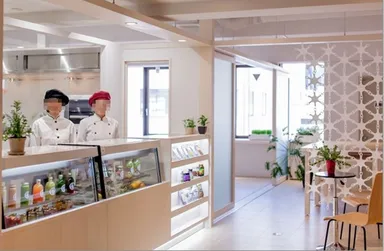 『GINZA　ローライフカフェ』店内