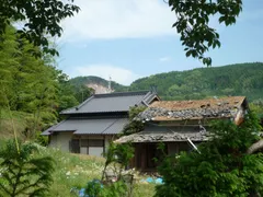 熊本地震、熊本県西原村、一般社団法人 全日本瓦工事業連盟 撮影
