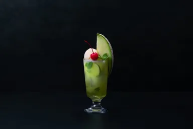 専門店のメロンクリームソーダ(780円)