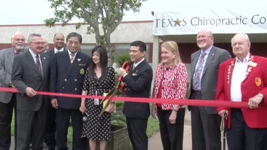 テープカットの様子