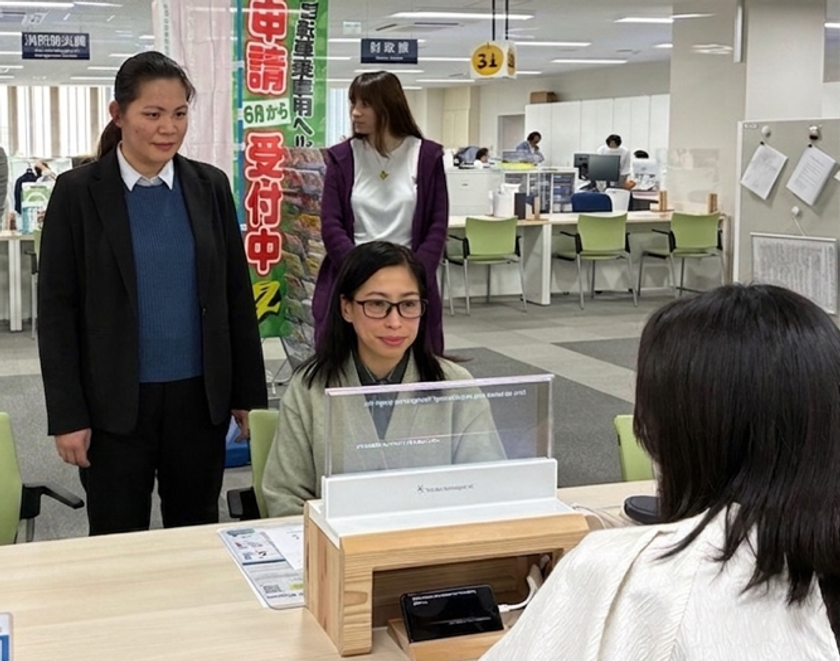 【茨城県下妻市】
言葉や障がいの壁を越え、誰もが自分らしく暮らせるまちへ　
120言語対応の翻訳機を導入し、窓口のサービス改革を推進