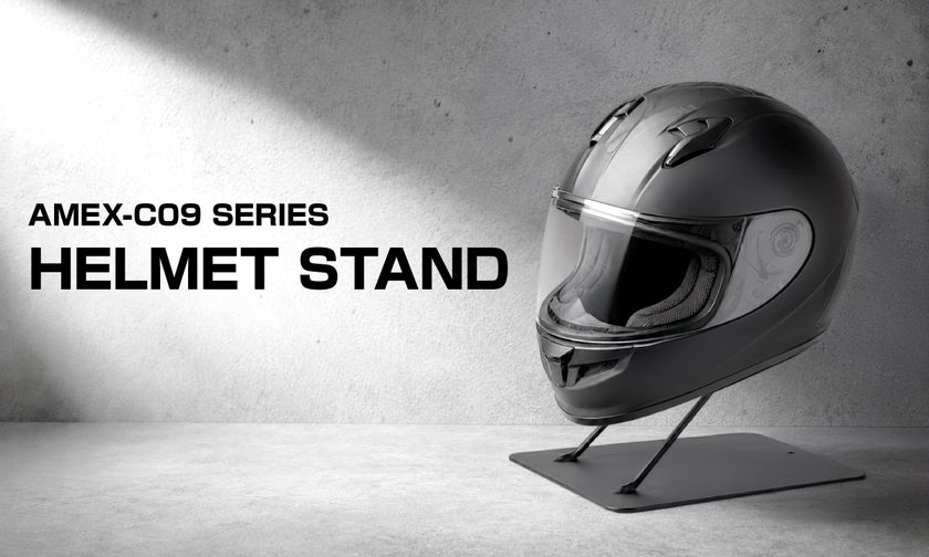 置くだけでヘルメットを“見せる収納”へ
3色展開のヘルメットスタンド「AMEX-C09」を7月15日発売
~空間になじむシンプルデザイン、信頼の日本製~