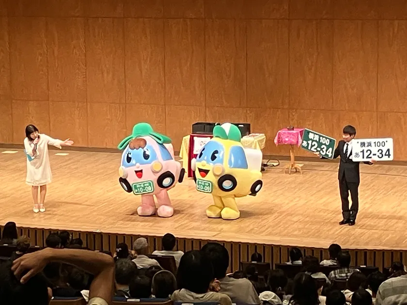 第39回交通安全こどもショーの様子(トラッくん・みどりちゃんステージ)