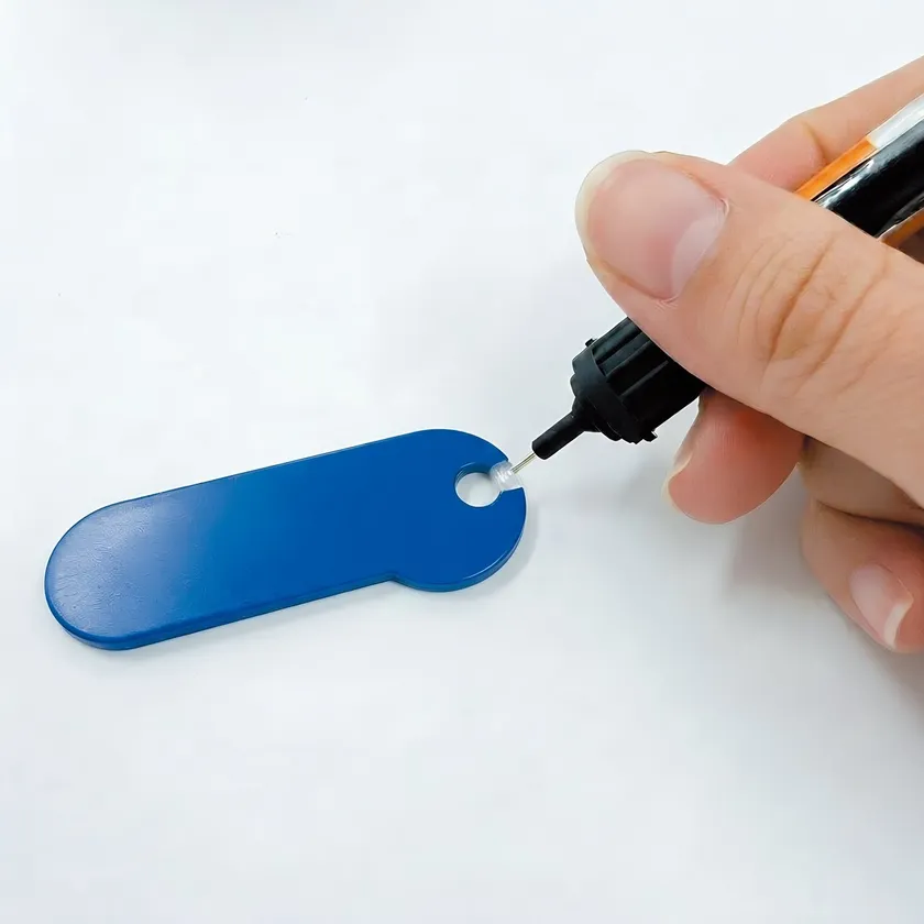 「UV Bondy mini」極細ニードルチップ採用で難しかった繊細な作業を実現