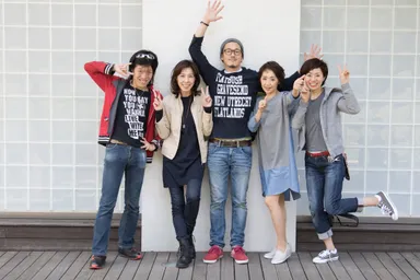 『ビジュアル戦略ブック』スタッフ集合写真