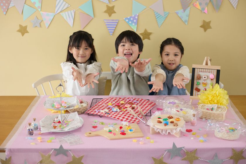 焼いて完成!世界にひとつだけの作品づくり乾きにくい
「シリコンねんど」にクラフトキットシリーズが新登場