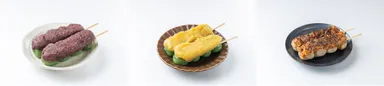 左：あんこのせ草だんご　1本240円　中央：芋あんのせ草だんご　1本240円　右：玄米みそだんご　1本240円