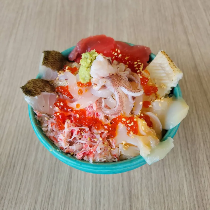 夏のにぎやか海鮮6種丼~煮アナゴ一本入り~