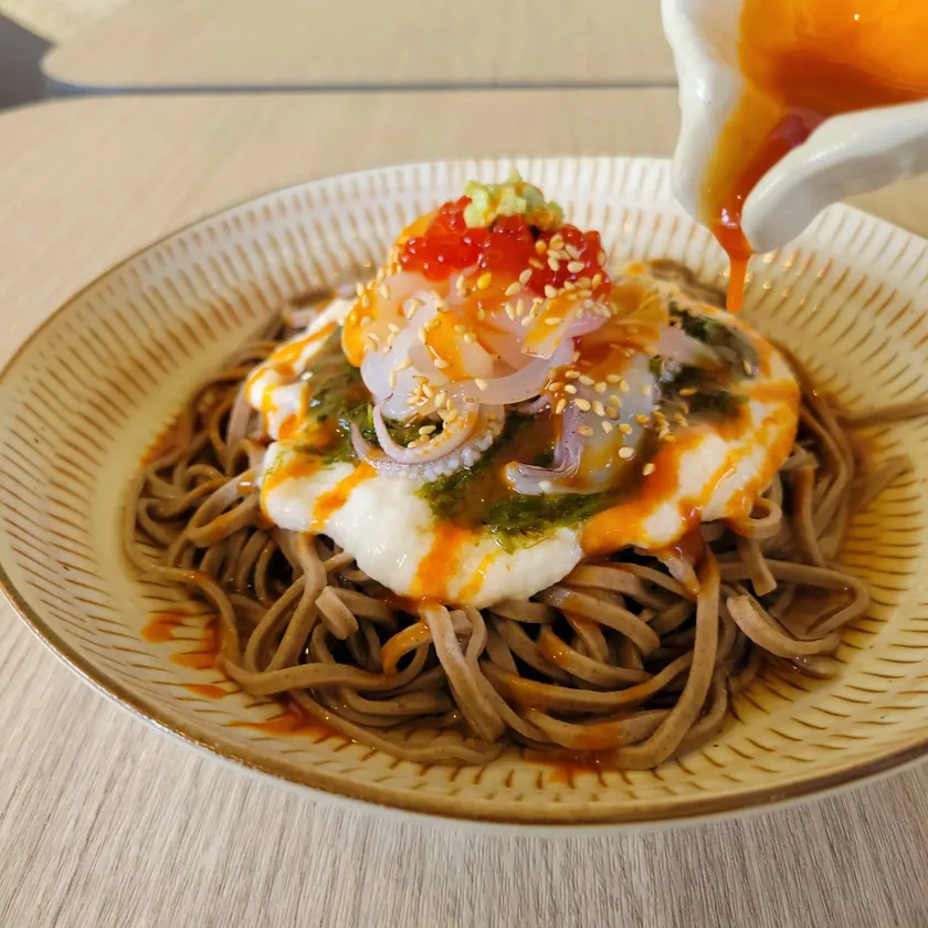 白イカねばりっこそば(冷)~いくら醤油仕立て~