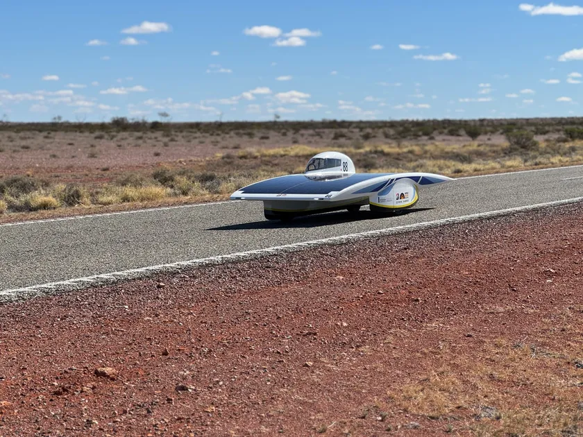 工学院大学ソーラーチーム、世界大会を完走した7号機「CYGNUS」で挑む