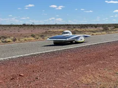 工学院大学ソーラーチーム、世界大会を完走した7号機「CYGNUS」で挑む