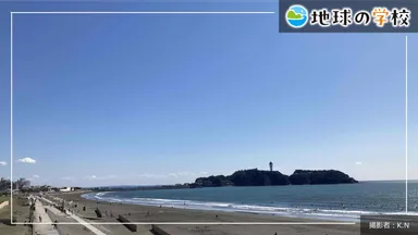 地球の学校ブログ_海沿いの道路で見つけた海抜7m