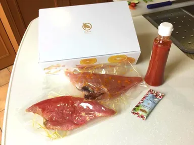 セットにはソースとオリーブオイル付き