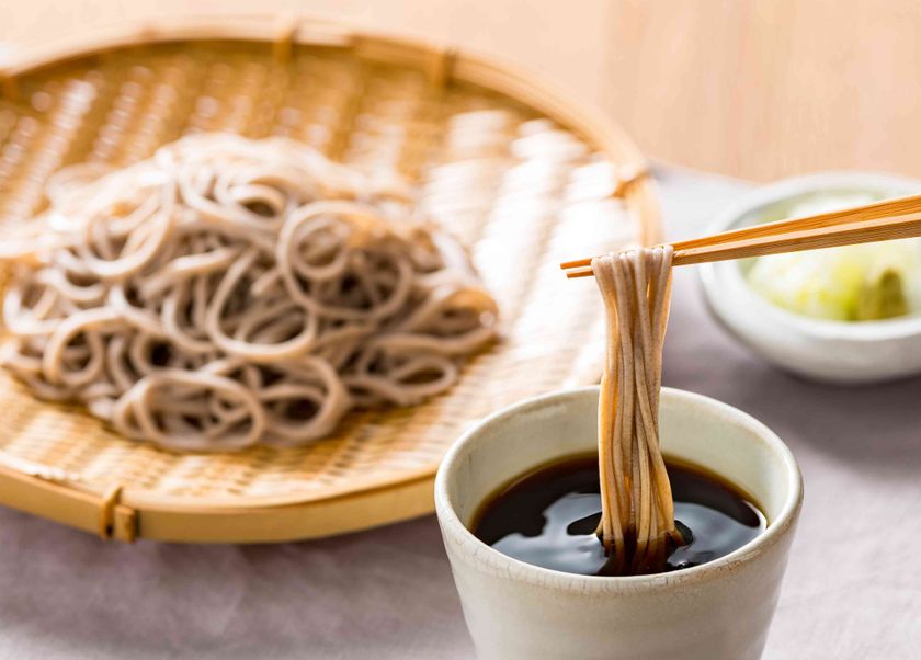 酷暑日の救世主！火を使わず流水解凍
「だし香るつゆの冷やしそば」を
江戸時代創業のみりん蔵「九重味淋」が8月6日に新発売