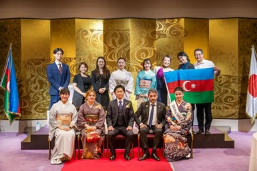 写真:前列中央の臼倉 斉史(左)とJamid Movsumov氏(右)(2026年6月16日(火)「日アゼル文化交流レセプション 2026」にて)