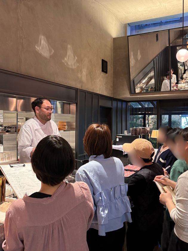 自宅の電子レンジで“販売できるレベル”のお菓子作りに挑戦　
東京・立川のパティスリーが「オサレスイーツアカデミー」を開講