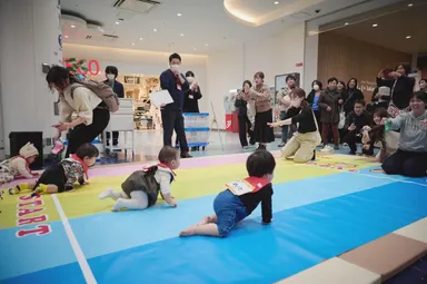 MOMOテラス 習いごと体験フェア アカチャンホンポ 赤ちゃんの日杯 ハイハイレース