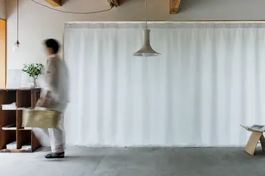 外出する時に閉めるだけで室温が抑えられる