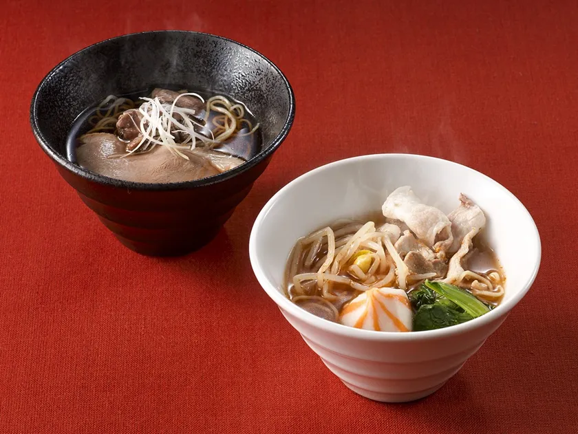 (上)鴨出汁醤油ラーメン (下)麻辣湯麺