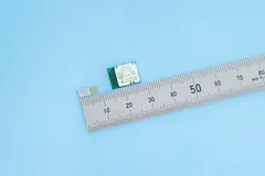 「ES4L15MA1」(左)と「EC4L15MA1」(右)　サンプル外観