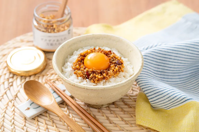 ザクザクあられ万能たれを使った卵かけご飯