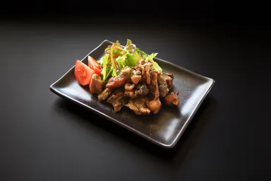 鶏の炭火焼 塩味の盛り付けイメージ