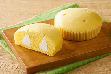 十勝産牛乳入りホイップ　レモン蒸しケーキ