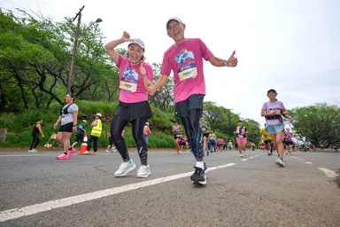 楽しみながら走るランナー