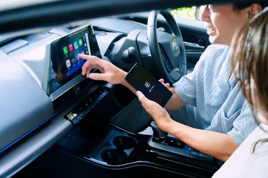 ケーブルなしで、車内すっきり快適に