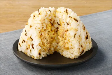 塩こんぶごはん　牛そぼろと卵黄