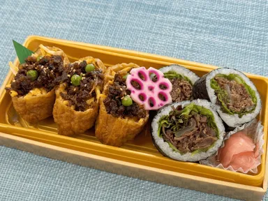 (オプション)近江牛 焼肉ロールと肉ちらし包み(斜俯瞰)